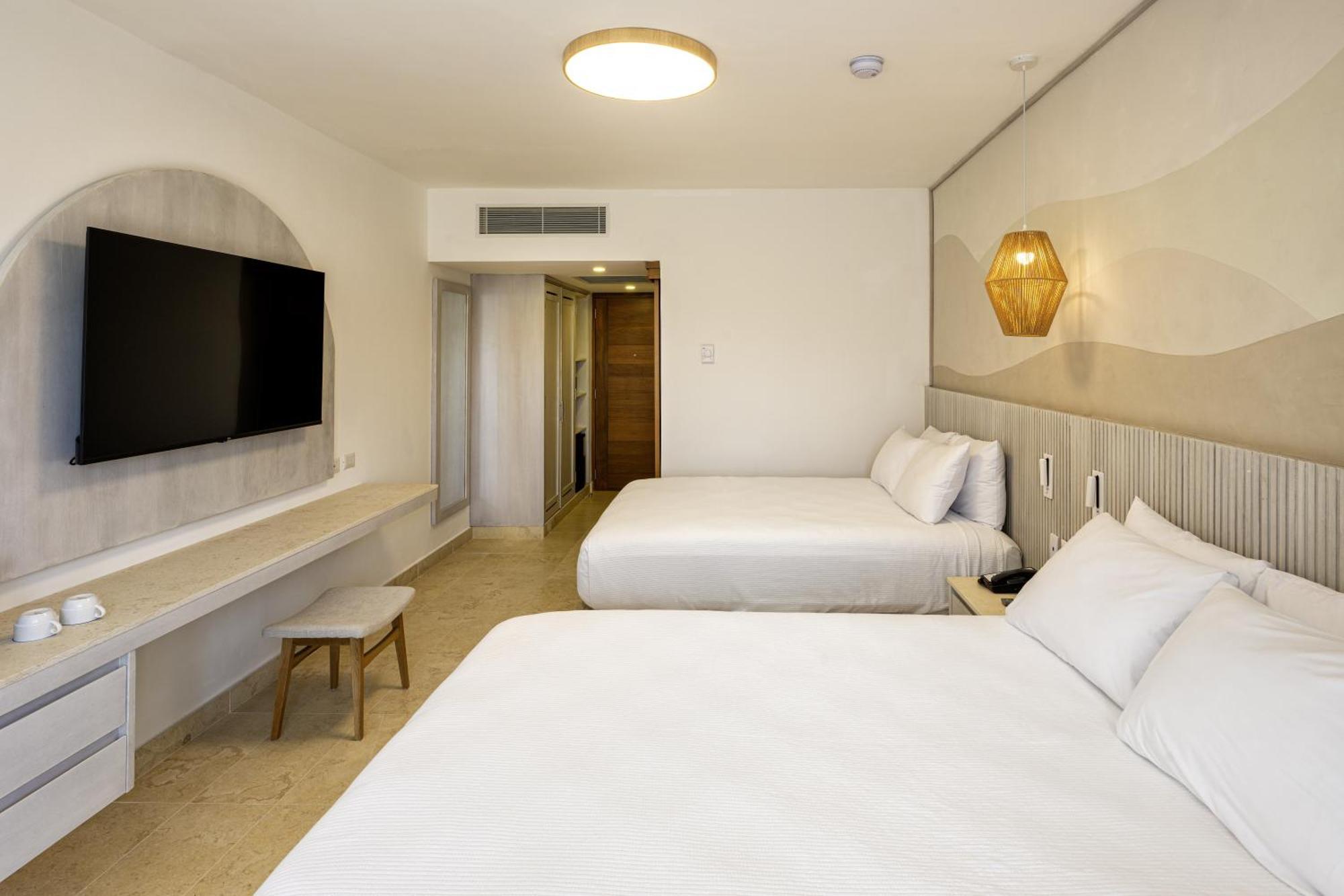 Splash Ocean View Room 2 Queen Non-Smoking