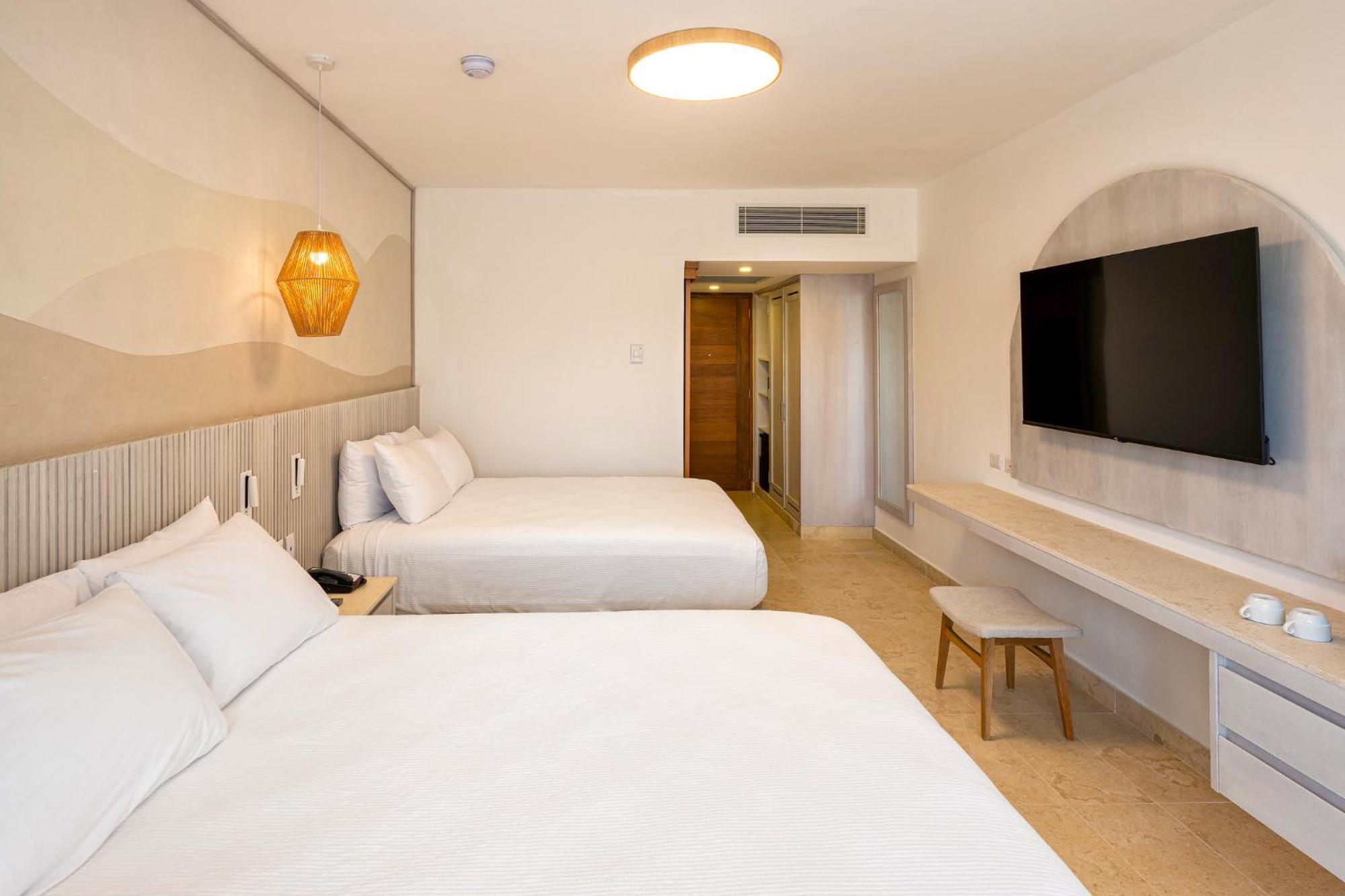 Splash Ocean View Room 2 Queen Non-Smoking